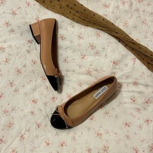 Steve Madden Women's Black and Beige Flats